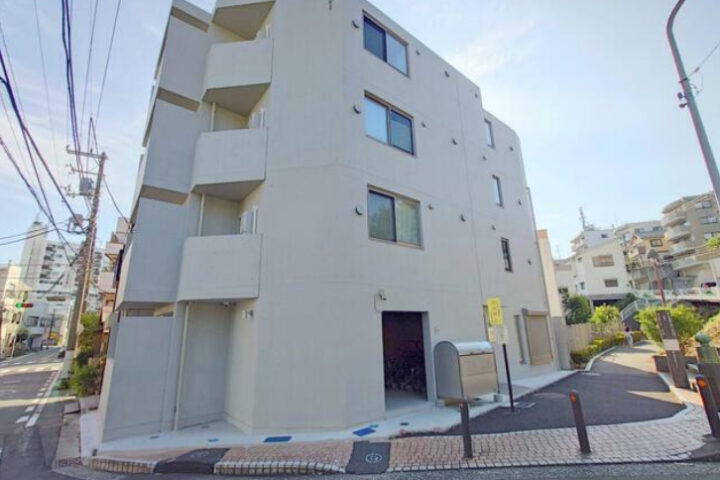 オープレ横濱反町２０３号室